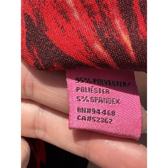 BETSY JOHNSON Skirt, Small, BLACK with‎ Red Floral, Knee Length Soft Classy EUC - Picture 4 of 8